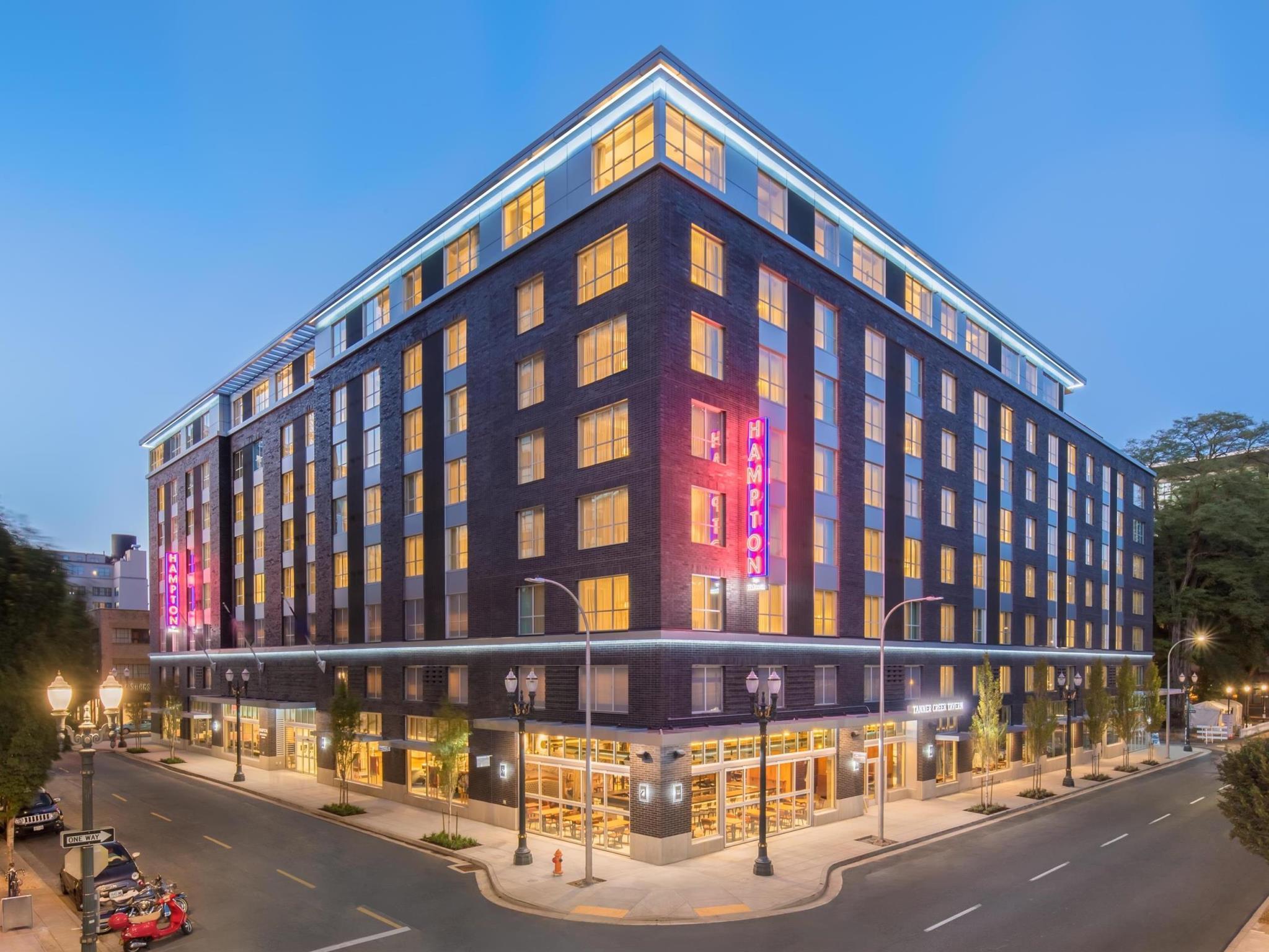 Hampton Inn And Suites By Hilton Portland-Pearl District Exterior photo